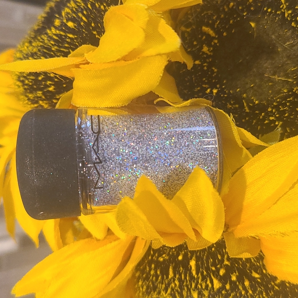 MAC LIMITED EDITION GLITTER